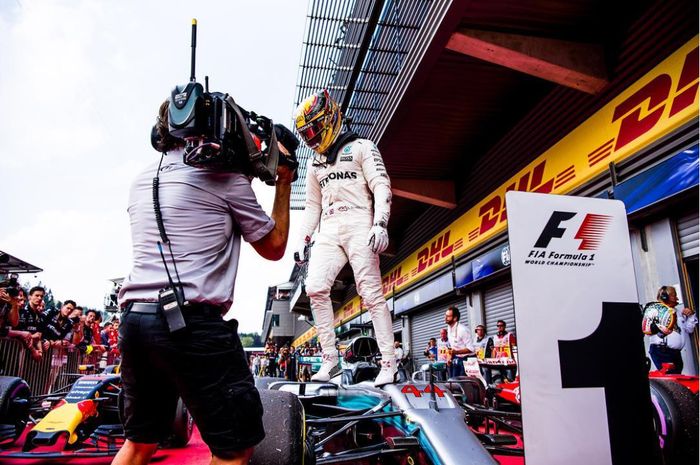 Pembalap tim Mercedes GP, Lewis Hamilton.