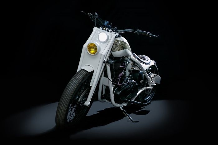 Tampilan lampu depan yang unik pada Royal Enfield 