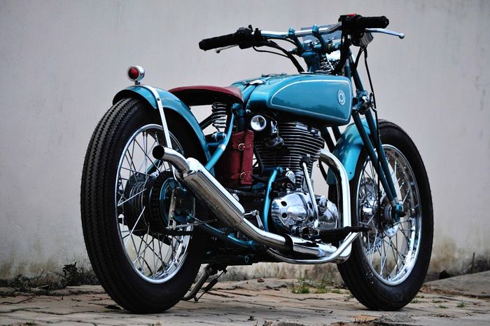 Royal Enfield Classic 500 retro klasik dari Puranam Design