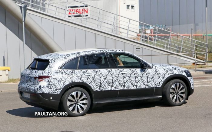 Spy Shoot yang diduga sebagai Mercedes-Benz EQC