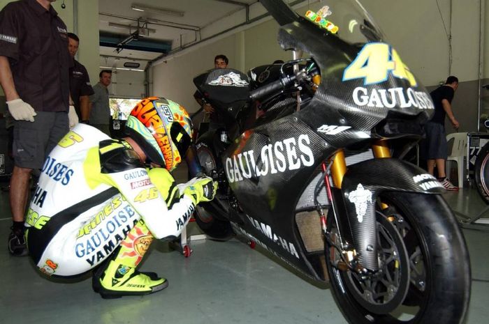 Ini komentar Valentino Rossi saat pertama kali melihat motor Yamaha YZR-M1 dari dekat