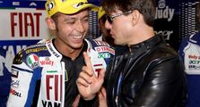 Tom Cruise, Keanu Reeves Hingga Aktor Film Thor Chris Hemsworth Kasih Ucapan Haru ke Valentino Rossi Pensiun dari MotoGP