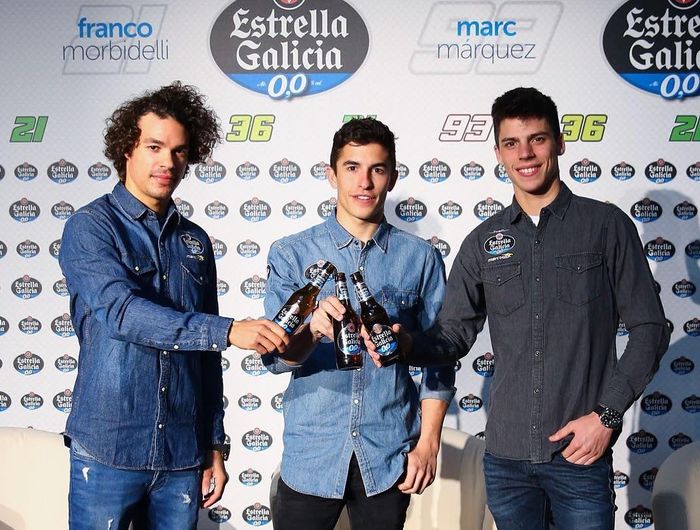 Trio M kembali berposes di event sponsor minuman Estrella Galicia