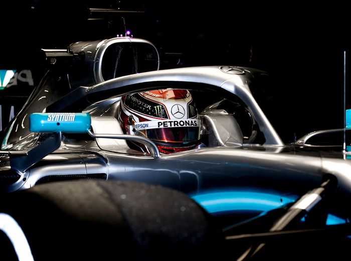 Saat tes pramusim F1 2019 di Barcelona, Lewis Hamilton mengaku senang dengan tim Mercedes