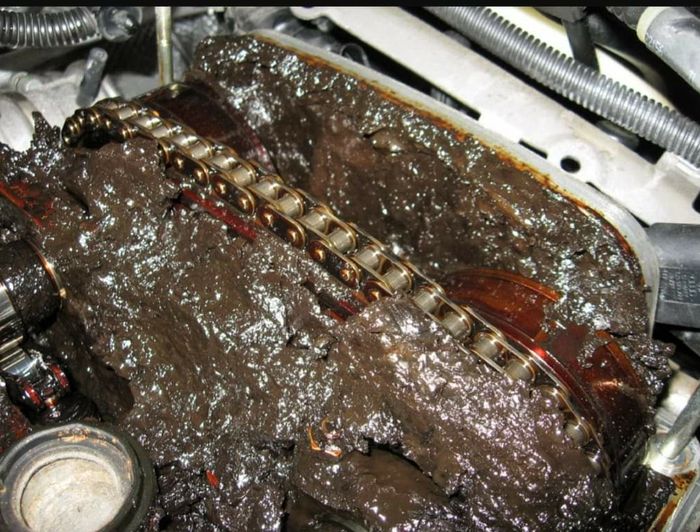 Waspada serangan oil sludge akibat pemakaian oli palsu atau sering telat ganti oli mesin