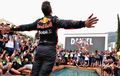Video: Basah Kuyup, Ini Cara Daniel Ricciardo Rayakan Kemenangan F1 Monako