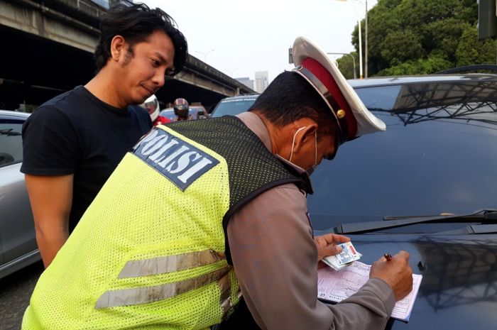 Penindakan terhadap pelanggaran ganjil genap