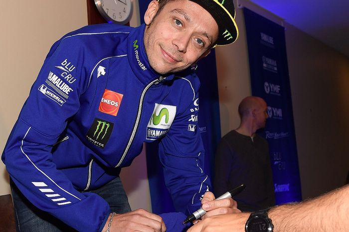 Valentino Rossi nama pemberian ayahnya, Graziano Rossi, berasal dari nama teman dekatnya semasa muda