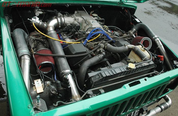 Suzuki Jimny mesin Lexus LS400 bertenaga 505 dk