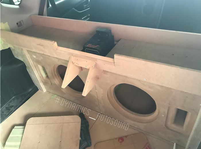 Salah satu contoh box audio custom dengan dekorasinya
