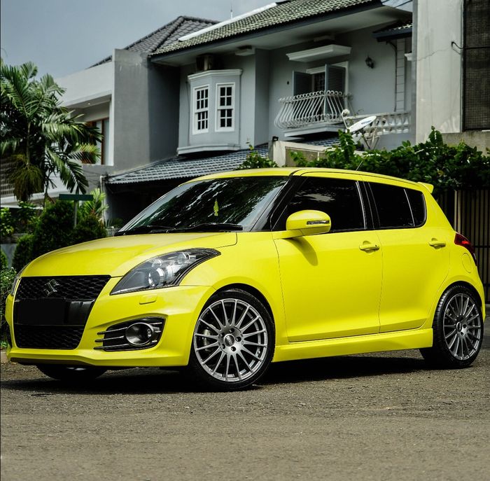 Tampil segar dan elegan, Suzuki Swift pakai kelir kuning dan pelek jari-jari