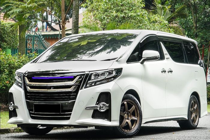Toyota Alphard lebih garang dan sporti pakai pelek volk racing