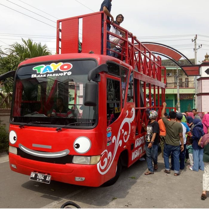 Bus Tayo yang ada di Taman Pakujoyo, Sukoharjo