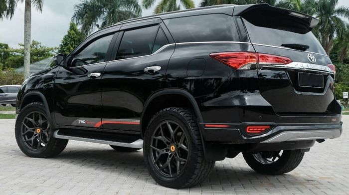 Toyota Fortuner TRD Sportivo tampil sangar