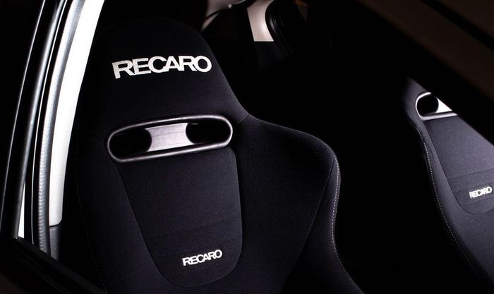 Jok semi bucket Recaro di kabin modifikasi Honda City Hatchback