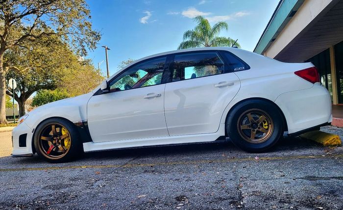 Modifikasi Subaru WRX sleeper ganti pelek warna emas dan pasang aero kit