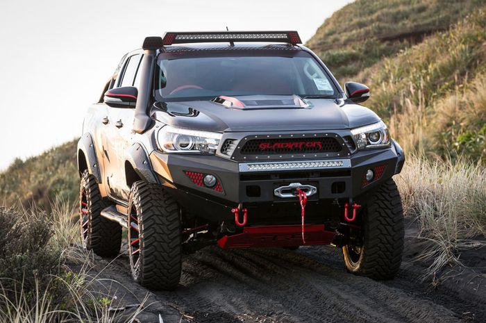 Modifikasi Toyota Hilux Gladiator garapan Retro Vehicle Enhancement