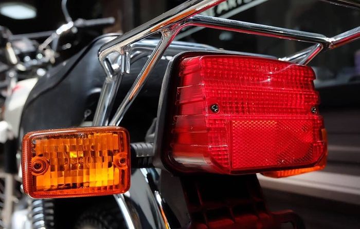 Stoplamp dan sein kotak jadi identitas Honda Win