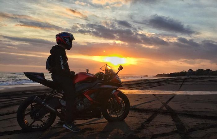 Kawasaki ZX-6R Pantai Sunset