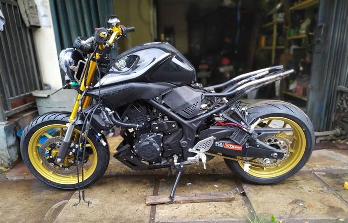Ilustrasi proses perombakan rangka original Yamaha MT-25.