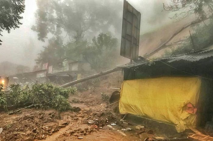 Bencana longsor di kawasan Puncak Bogor, jalur ditutup arus lalu lintas dialihkan vis Sukabumi dan Jonggol
