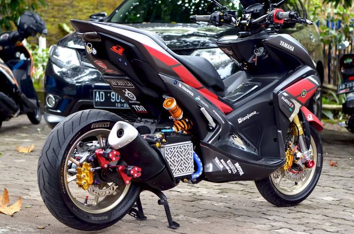 Yamaha Aerox pakai suspensi tunggal mau dilihat dari mana saja tetap cakep