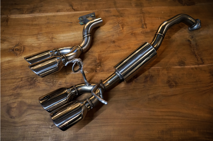 Knalpot Blitz Nur-Oval Ti bolt on pada Honda Jazz GK5