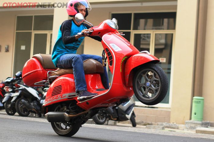 Vespa GTS Super 150 Gampang Terbang, Bore up 200 cc Hingga Klep Titanium -  GridOto.com