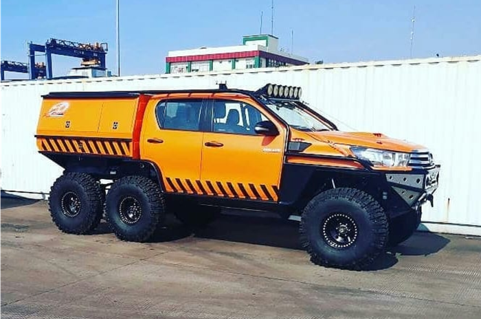 Toyota Hilux berpenggerak 6 roda akan dipakai untuk ekspedisi di Kalimantan