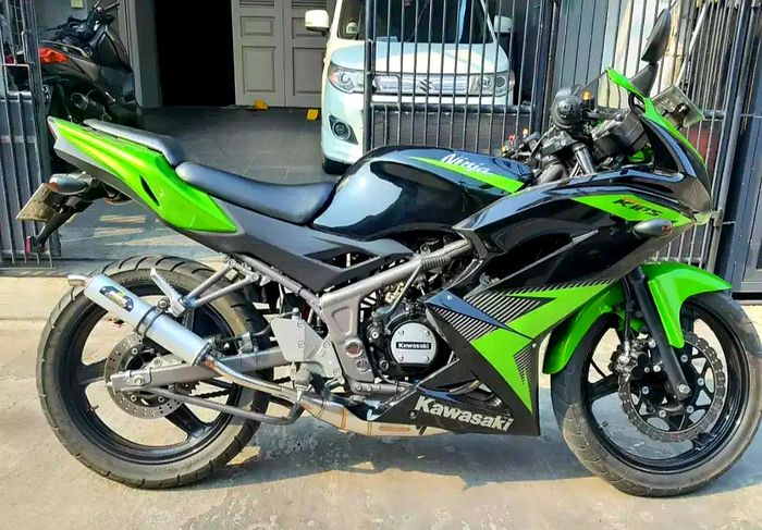 Ilustrasi Kawasaki Ninja 150 RR tahun 2015