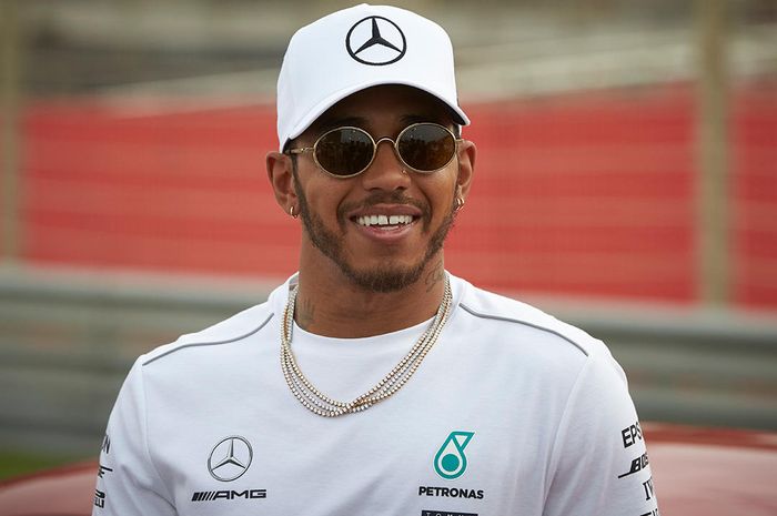 Juara dunia bertahan Lewis Hamilton harus menjalani start dari posisi 9 di GP F1 Bahrain 2018
