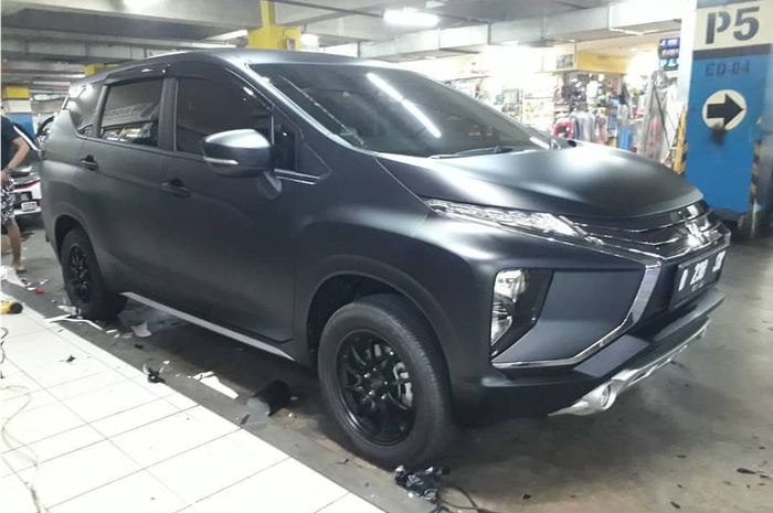 wrapping sticker satin black matte karya Pacman Sticker di Mitsubishi Xpander