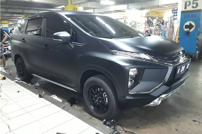 wrapping sticker satin black matte karya Pacman Sticker di Mitsubishi Xpander