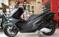 Kontras dengan Kompetitor, Honda PCX Tampil Sangar Pakai Warna Gelap
