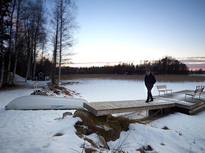 Valtteri Bottas dengan latar belakang Northern Lights