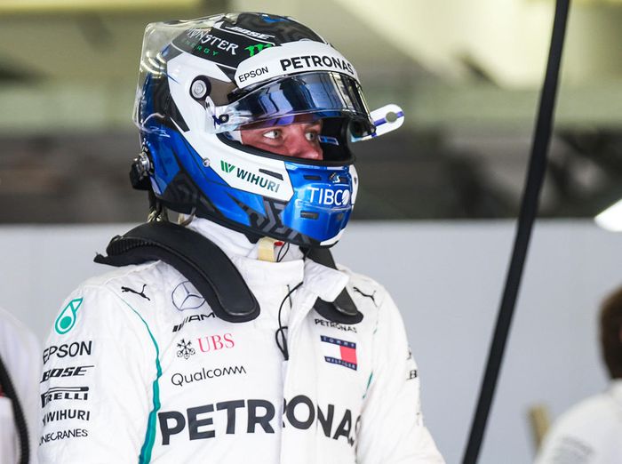 Valtteri Bottas menyukai warna biru untuk helm balapnya, warna khas bendera negaranya Finlandia, biru dan putih
