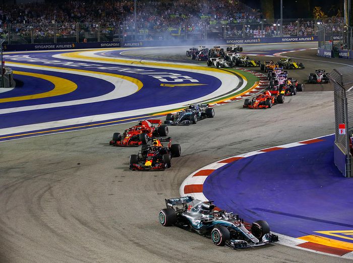 Pembalap Ferrari finish di posisi ketiga dan lima di F1 Singapura, sesuai posisi start