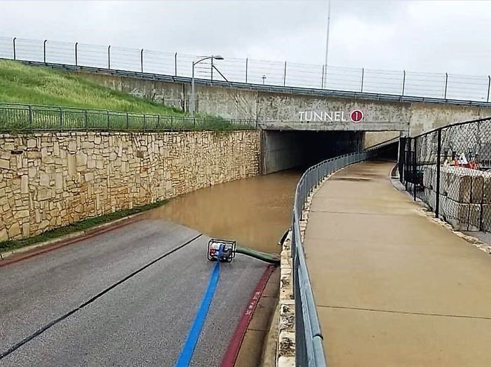 Hari Selasa (16/10/2018) salah satu terowongan di sirkuit Austin tampak tergenang air