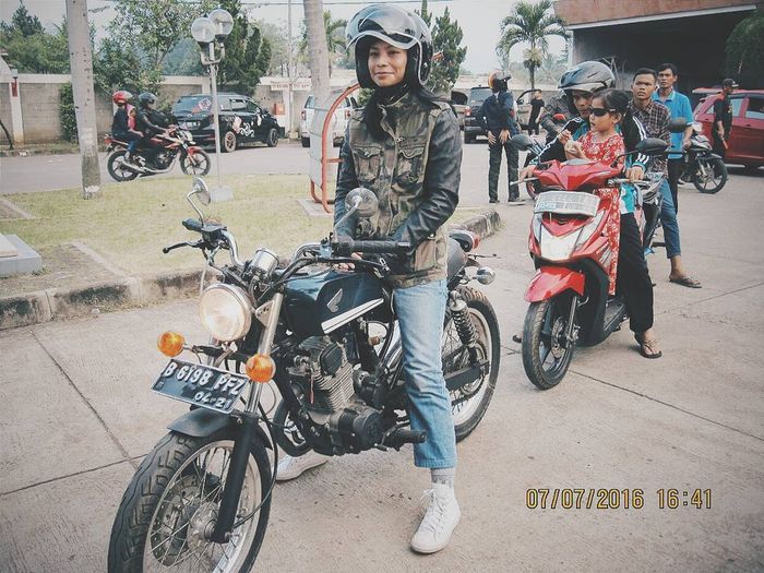 Shareefa Daanish dengan motornya
