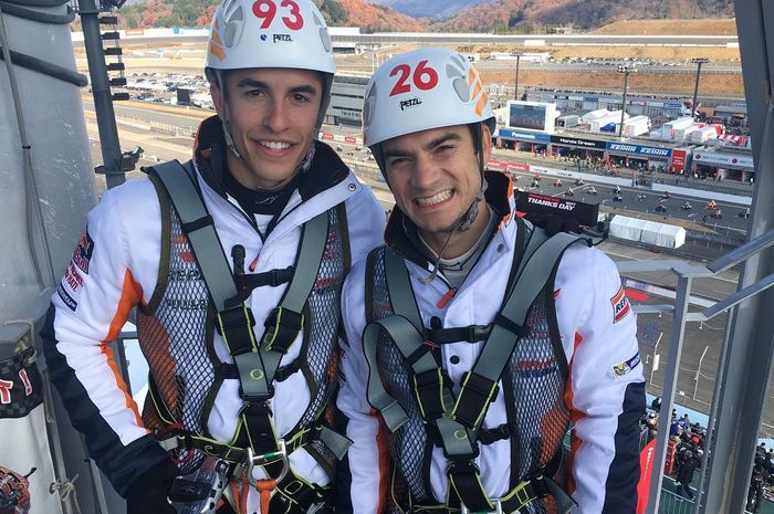 Mar Marquez dan Dani Pedrosa dilengkapi safety harness, sempat beteka-teki keduanya hendak melakukan apa nih