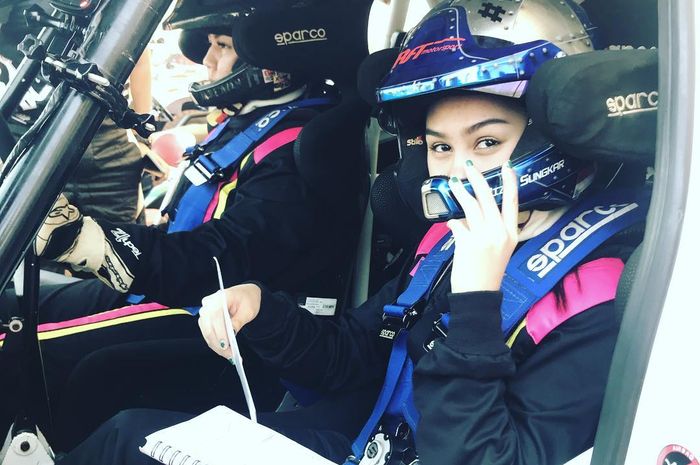 Sissy dan Vanesha ikut dalam lomba Sprint Rally yang diadakan Banteng Motorsport