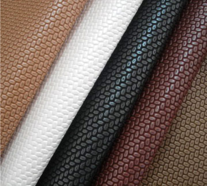 keuntungan dan keunggulan dari synthetic leather yakni finishing-nya bisa diperbaiki dengan lebih mudah dan cepat