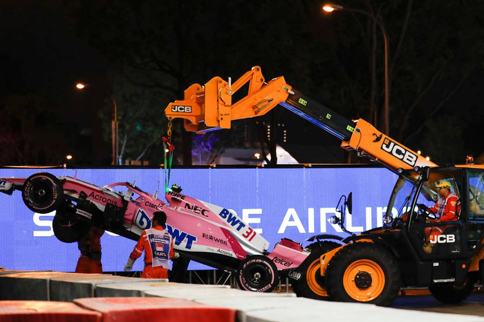 Mobil Esteban Ocon dikeluarkan dari trek F1 Singapura 2018