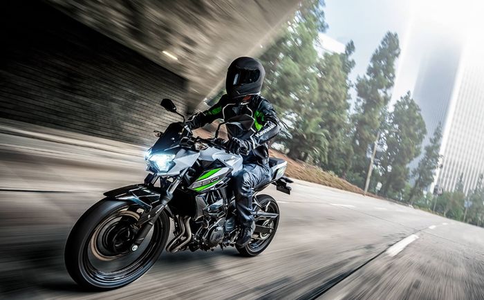 Di Thailand Kawasaki Z250 dijual seharga 179,5 ribu Baht atau setara Rp 77,91 juta.