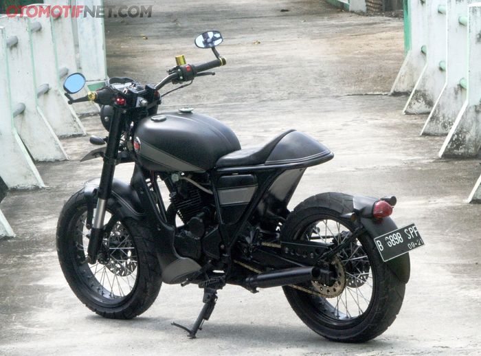 Bagian belakang Scorpio ini pakai buntut tawon khas cafe racer