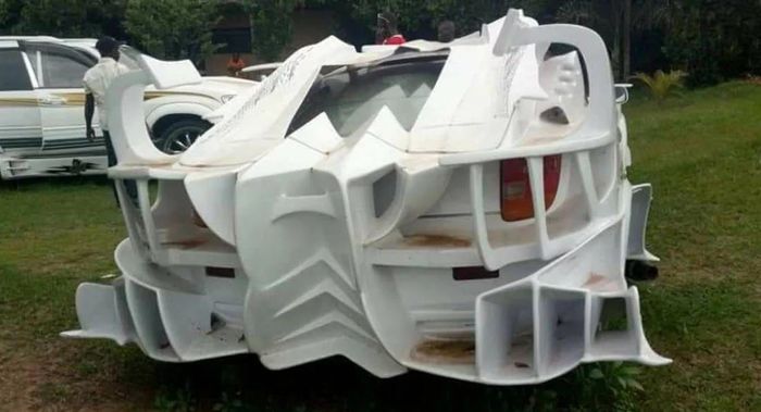 Bagian buritan modifikasi aneh Toyota Celica