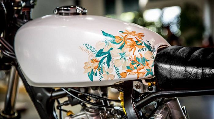 Tangki berkelir floral di Honda XR250 besutan Vertigo Moto &amp; Design