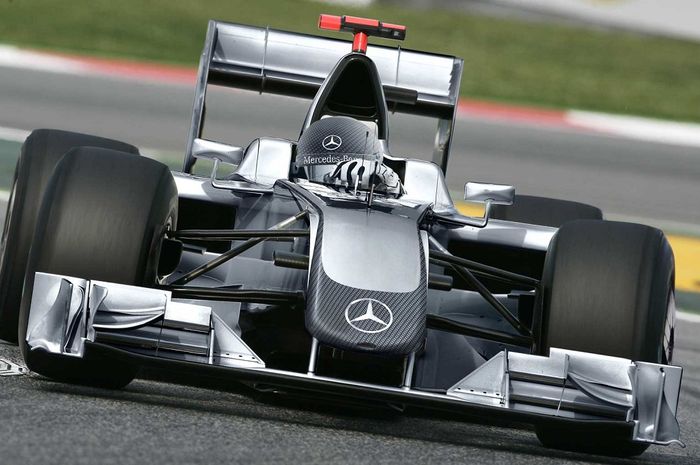 Ajang Formula 1 2018 akan segera dimulai, apa salahnya jika kita melihat livery unik mobil F1 selama 10 tahun ke belakang