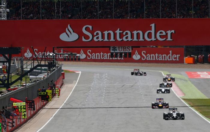 Santander selain sponsor di tim, juga menjadi sponsor utama pada beberapa event F1