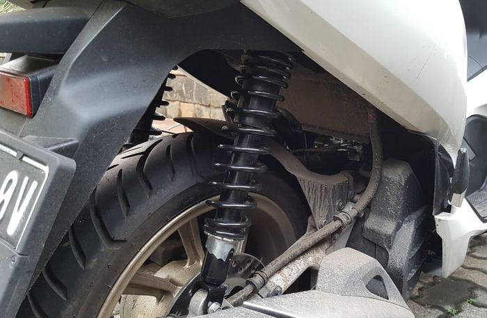 Sepatbor kolong bawaan Honda PCX belum maksimal melindungi kolong dari kotoran